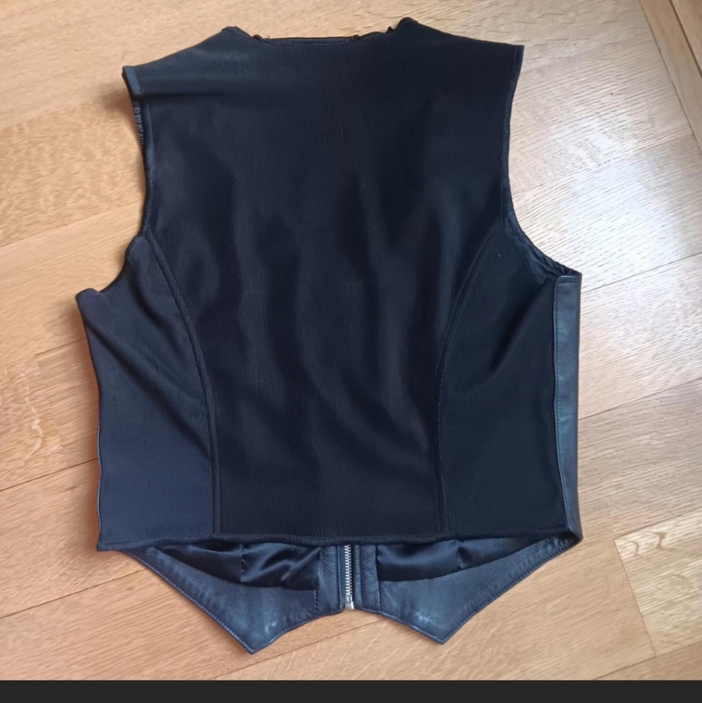 Women's Black Leather Vest - Picture 4 of 7
